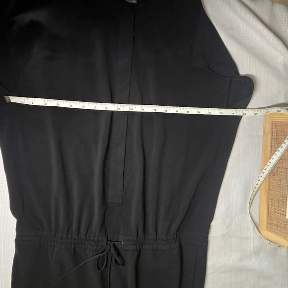 Vince Shortsleeve Black Jumpsuit Romper Size 8 Career Evening Mobwife Travel - Picture 5 of 12